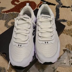 Athletic shoes AU